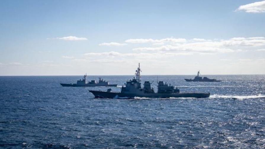 美日韓海軍15至17日，在南韓濟州島南部的東海公海海域，舉行海上「跨平台」聯合操演。 圖：翻攝mod.go.jp