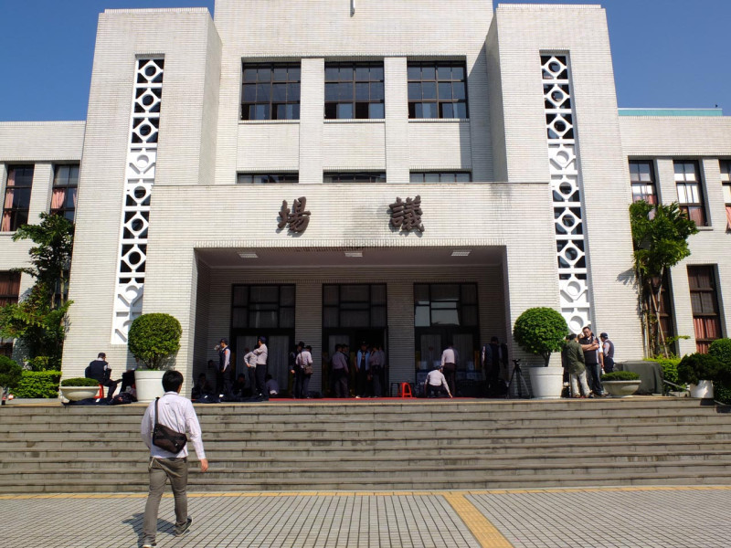 第11屆立法院長將於2月1日開議當天選出。立法院長除了須有國際觀及全球視野外，還要能夠懂得尊重人民，而人民無性別之分，如果為了拉抬選情開性別玩笑，恐不適格擔任。 圖：新頭殼資料照