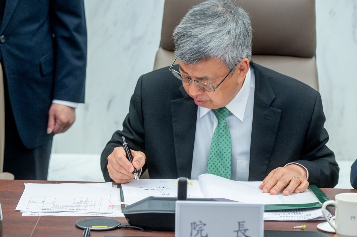 行政院會今(18)日上午10時通過內閣總辭案，將呈請蔡英文總統鑒詧。 圖：行政院提供