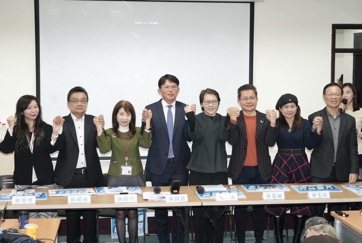 民眾黨8席立委。 圖：民眾黨 / 提供