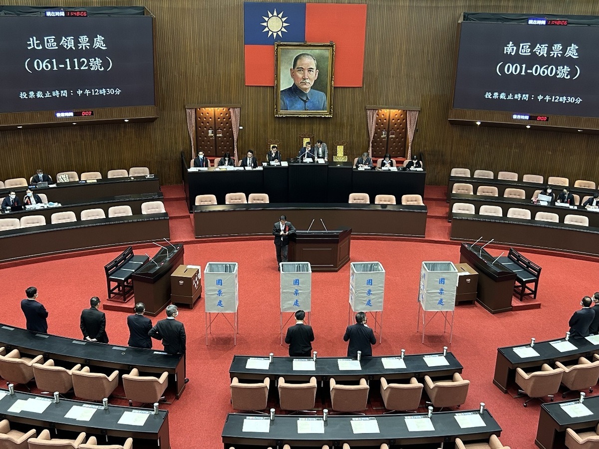 2024大選落幕，三黨在國會席次都沒過半，加上新人多，恐得面臨一陣混亂。圖為立法院進行人事同意權案投票。 圖：趙婉淳／攝（央廣）