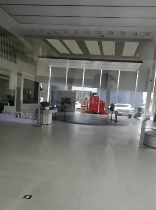 永奧集團汽車經銷商集團破產，其廣東東莞塘廈鎮林村產業園一夜之間人去樓空。 圖：翻攝自李老師不是你老師X（前推特）帳號