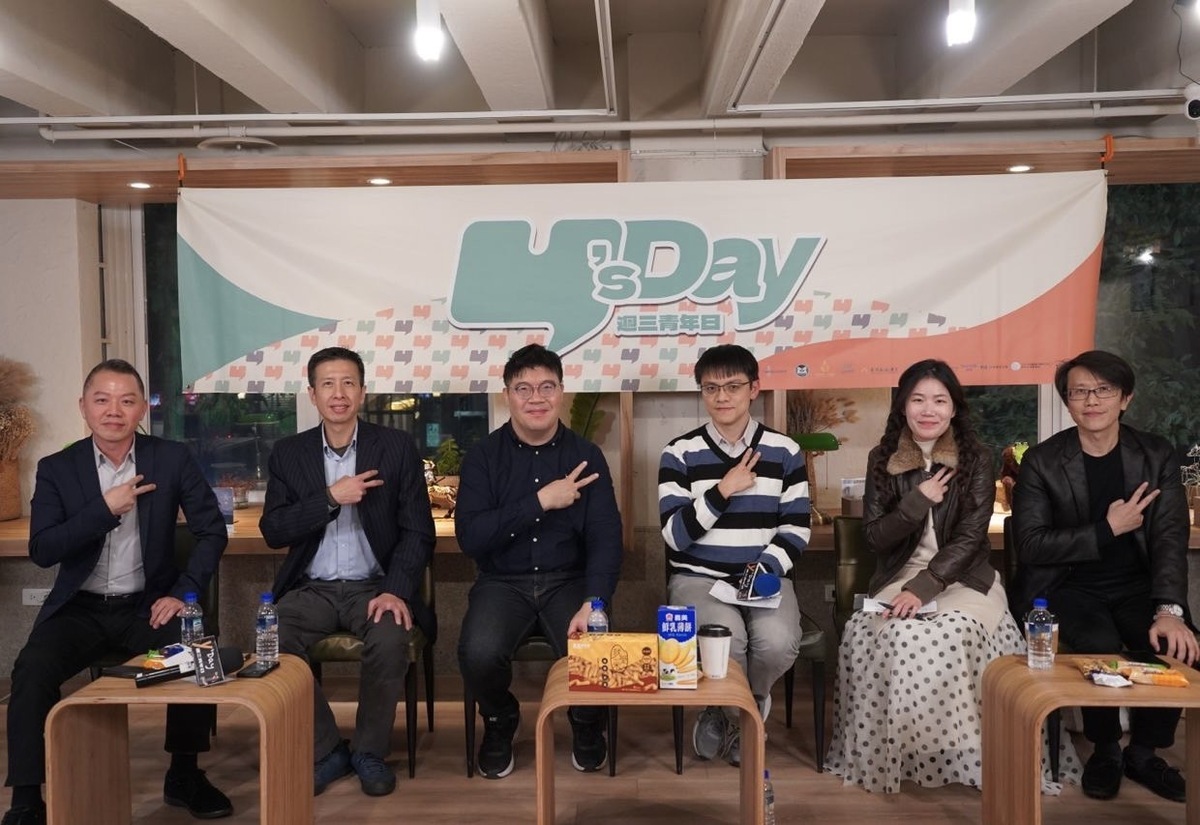Y’s Day「週三青年日」24日晚上舉辦第37場「世界秩序的重塑？2024影響世界的幾場民主選舉」。舞台上由左至右為郭育仁、林子立、王文岳、陳方隅、林筱甄、董思齊。 圖：Y’s Day「週三青年日」提供