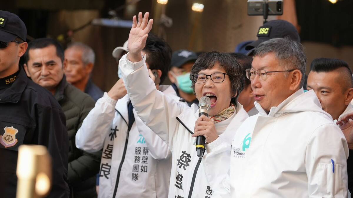民眾黨主席柯文哲與前立委蔡壁如。圖為2024年立委選舉，柯文哲南下台中為黨籍提名人蔡壁如站台。 圖：取自蔡壁如臉書（資料照）