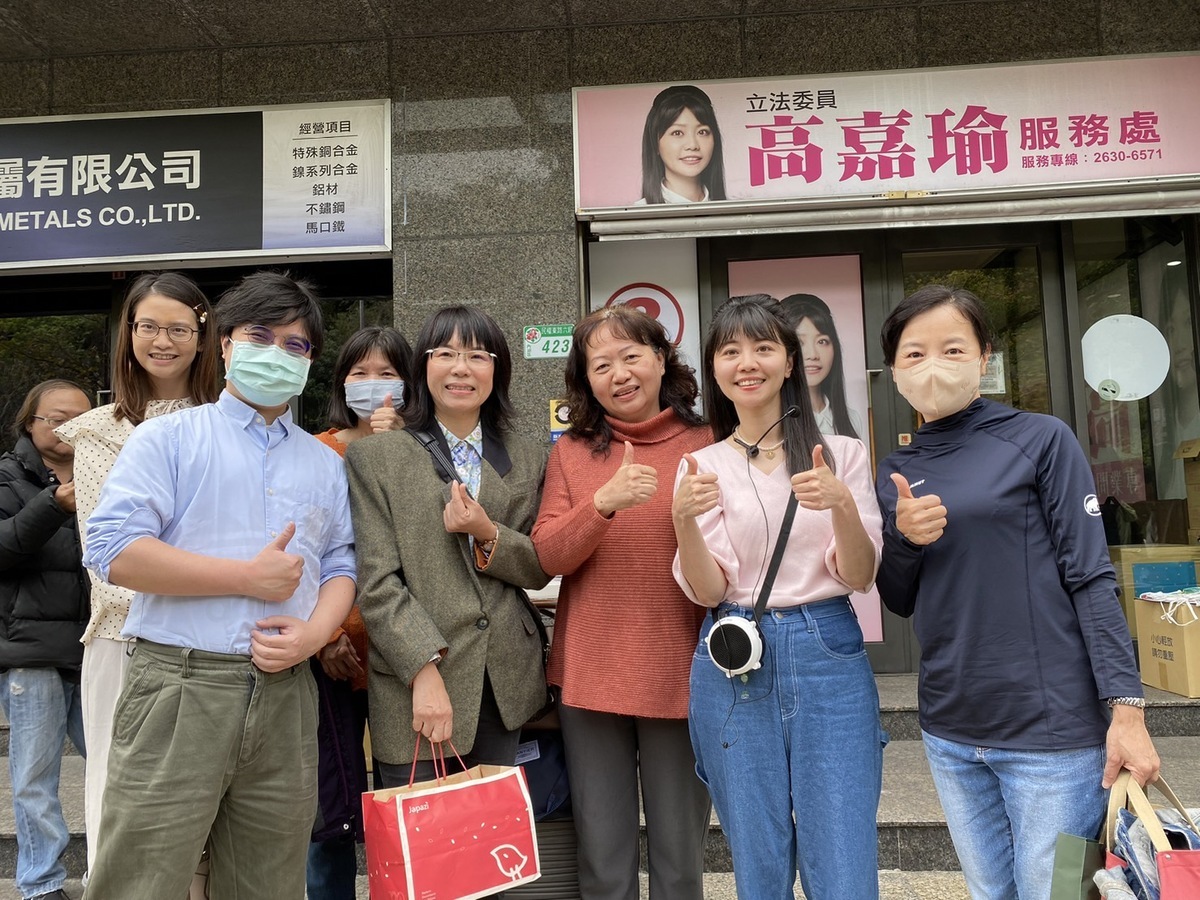 高嘉瑜連任失利後舉辦感恩簽名會，現場湧入支持者送上祝福。 圖：高嘉瑜辦公室提供