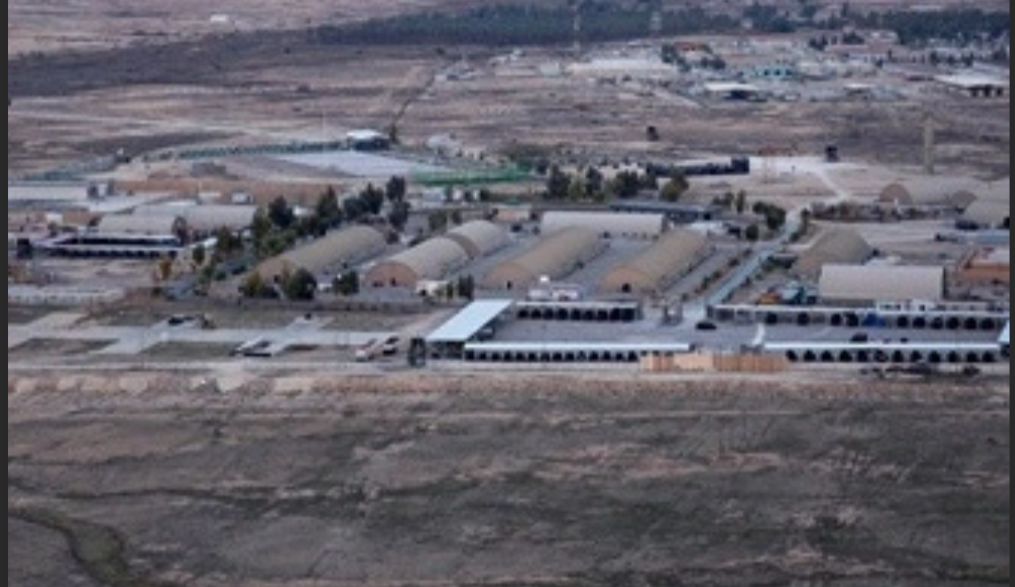 伊拉克西部安巴省的阿薩德美軍空軍基地遭空襲，據稱至少一人重傷。 圖 : 翻攝自百度