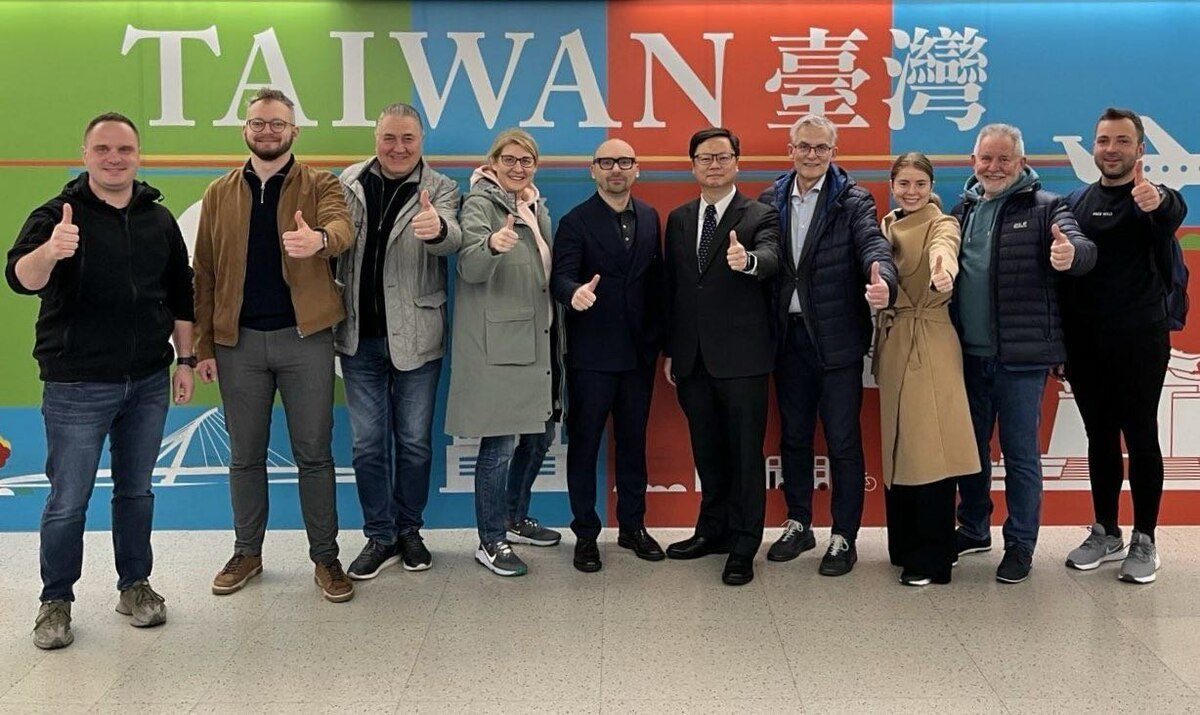 立陶宛國會友台小組主席馬瑪竇（Matas Maldeikis）率朝野議員訪台。 圖：外交部 / 提供