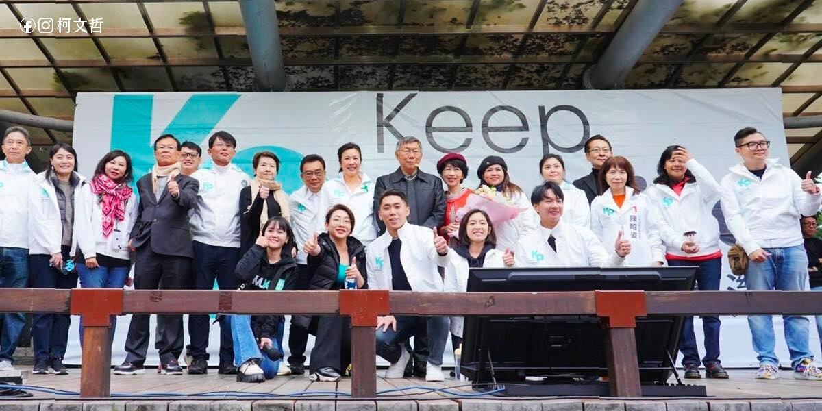 民眾黨今(21)在台北榮星花園舉辦首場「小草見面會」，民眾黨主席柯文哲也在晚間透過臉書發文對小草喊話「革命尚未成功，阿北會和小草繼續努力」。 圖：翻攝自柯文哲臉書