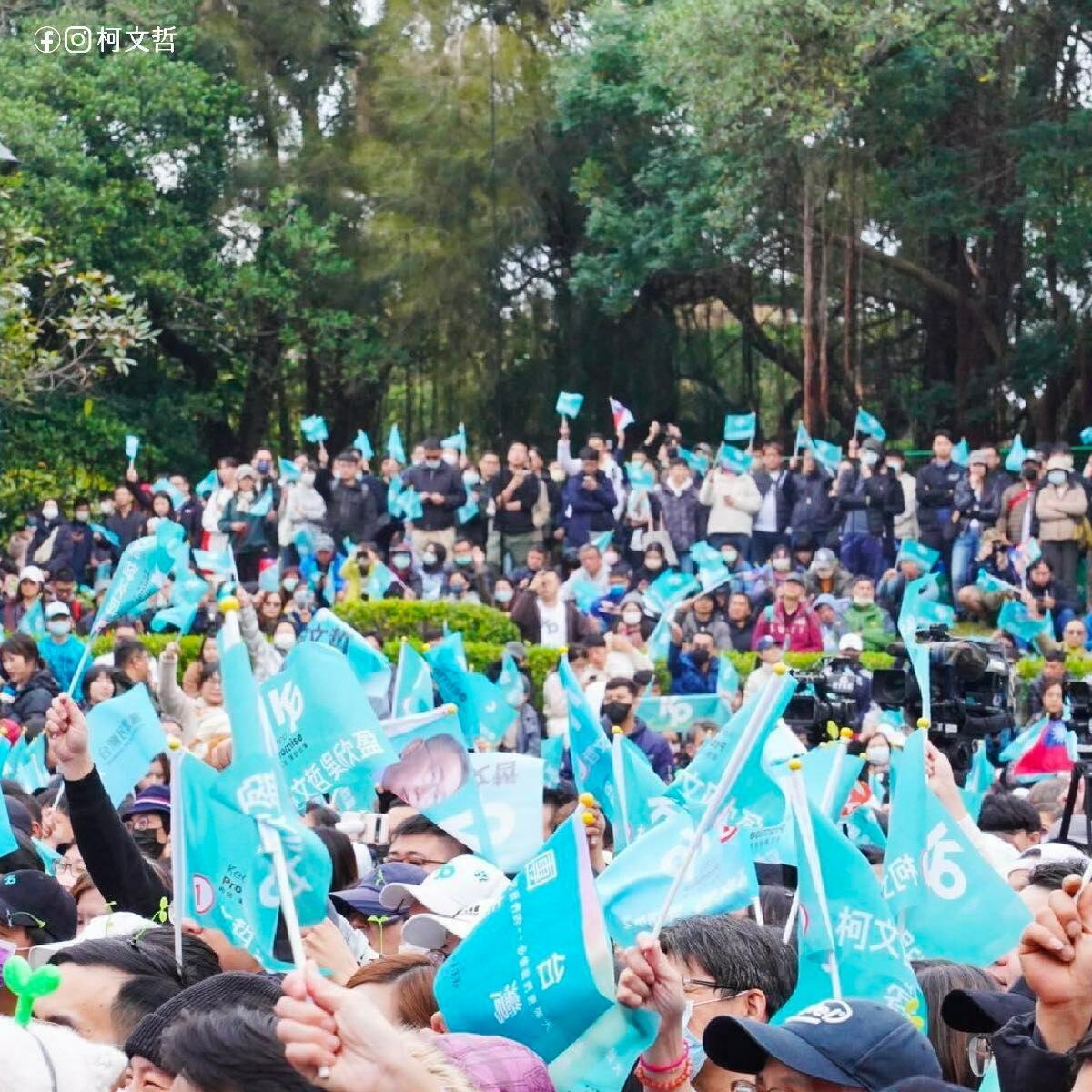 民眾黨掀起一股「小草」熱潮。 圖：翻攝自柯文哲臉書