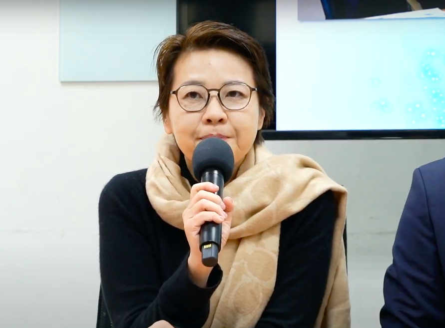 有關蔡壁如回民眾黨任職一事，黃珊珊巧妙迴避不回答。 圖：翻攝自民眾之聲YouTube