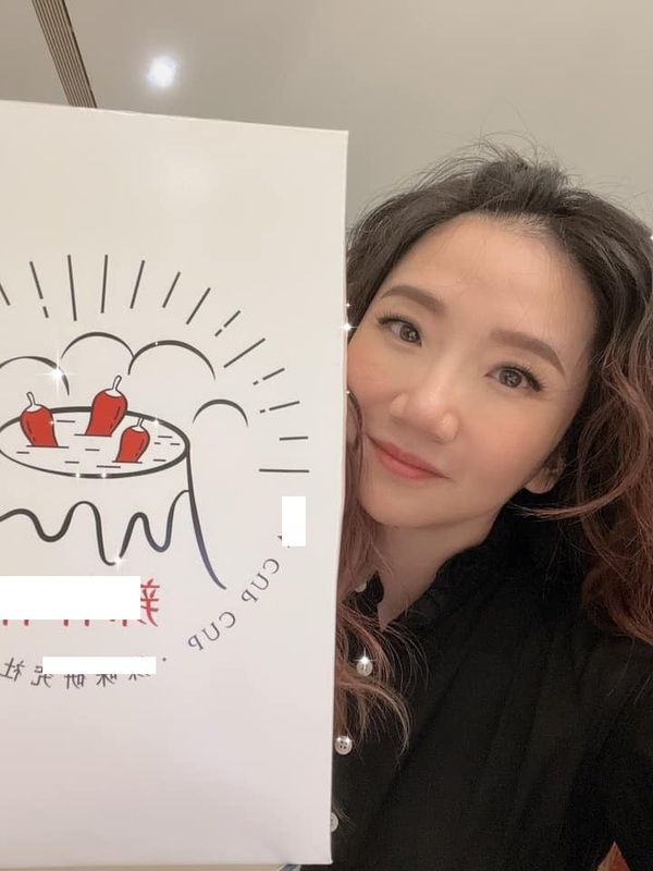 藝人陶晶瑩進軍飲食業，卻捲入經營權糾紛，目前還在打官司。 圖：翻攝自辣杯杯臉書