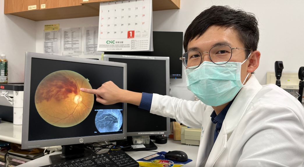 恩主公醫院眼科陳彥晟醫師提醒，若發現自己突然單眼視力模糊，應盡快就醫做散瞳檢查。越早診斷治療，視力恢復的效果越好。 圖：財團法人恩主公醫院／提供