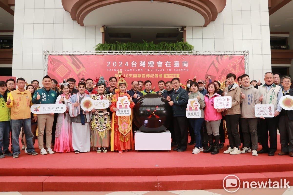 「2024台灣燈會在台南」邁入倒數10天，「安平燈區」即將於2月3日盛大開展，台南市政府今日舉辦宣傳記者會，市長黃偉哲與明華園「台灣傳統戲劇無敵小生」孫翠鳳共同邀請全國民眾來參觀台灣燈會 並觀賞開幕大戲《媽祖》。 圖：黃博郎／攝