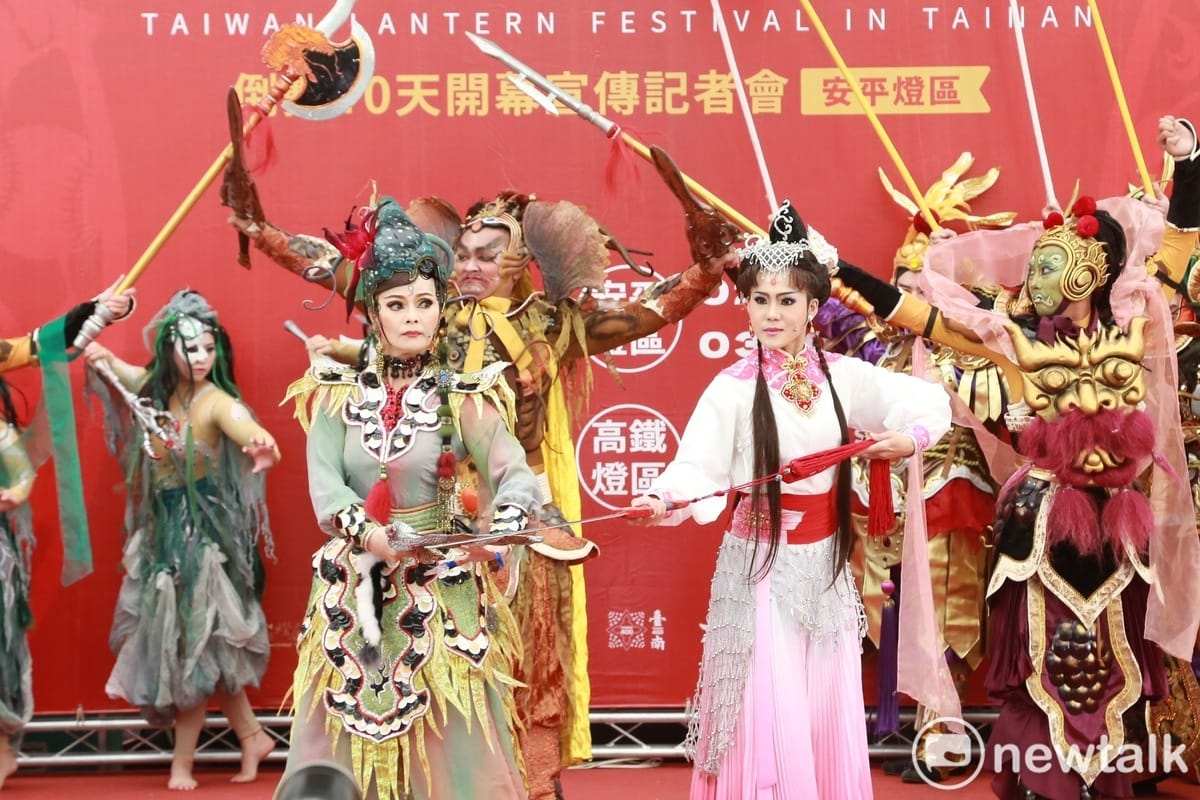 台灣燈會開幕當日明華園將帶來睽違10年未開箱的大戲《媽祖》，這齣戲動員超過300人力並架設3個舞臺，藝術價值及受民眾歡迎程度堪稱有史以來最高。 圖：黃博郎／攝
