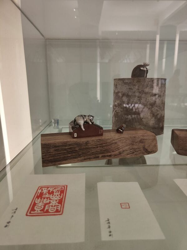 「上善若水─古耀華創作展」有書有畫有印，充分展現被譽為「全方位創作者」的古耀華在書、畫、印各領域的功力。 圖：黃博郎／攝