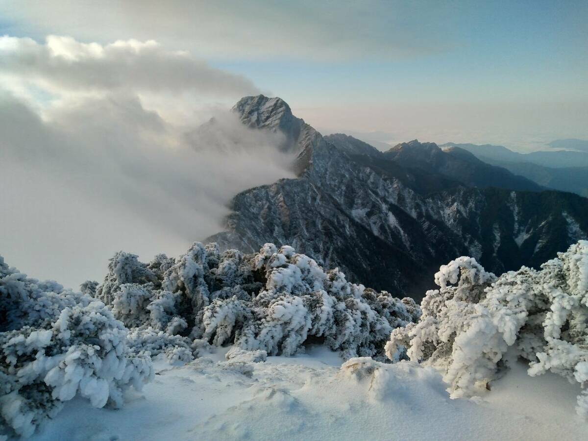 今年玉山零下11度，比2016年霸王寒流還冷。（圖為今年玉山雪景） 圖：中央氣象署／提供