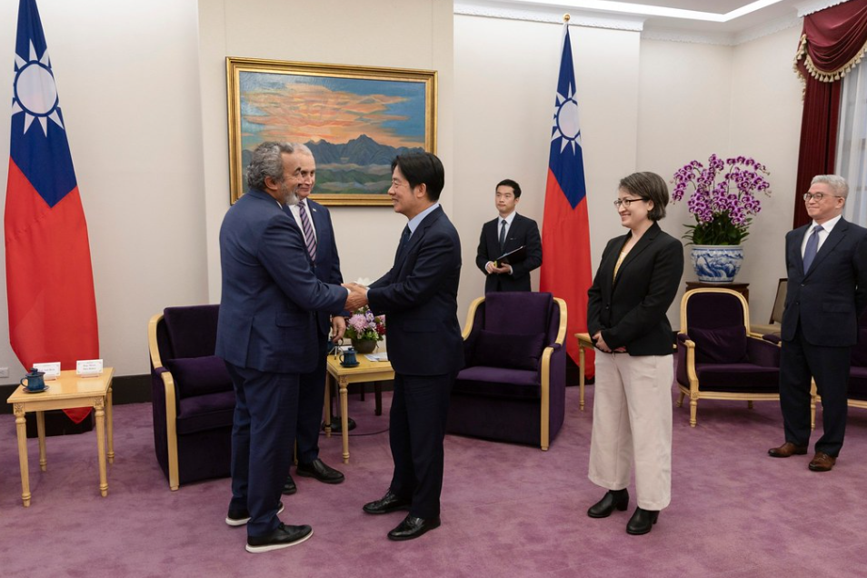 賴清德偕同蕭美琴接見「美國聯邦眾議院『國會台灣連線』跨黨派共同主席訪問團」。 圖：總統府提供
