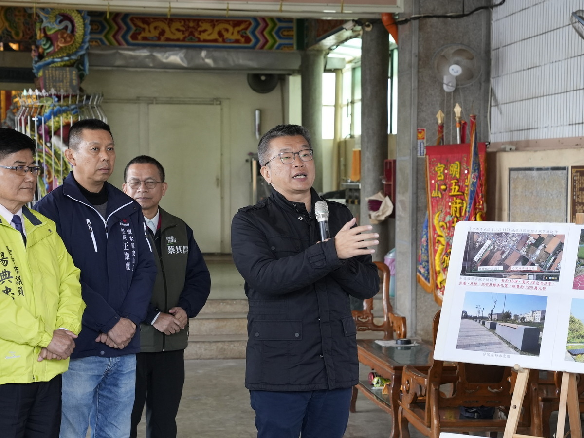 蔡其昌邀集相關單位到東山里會勘，爭取增設600公尺休閒步道，總經費約1300萬元。 蔡其昌服務處/提供