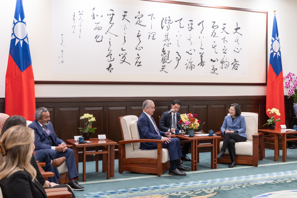 總統蔡英文接見「美國聯邦眾議院『國會台灣連線』跨黨派共同主席訪問團」。 圖：總統府提供