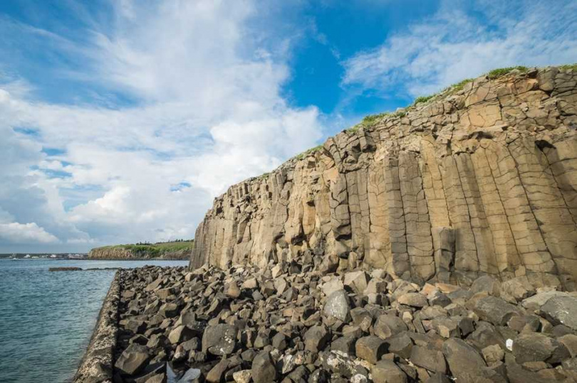 「秋之奇岩季」可欣賞奇岩，探索澎湖地景。(圖為澎湖池西岩瀑) 圖：澎湖國家風景區管理處／提供 (資料照)