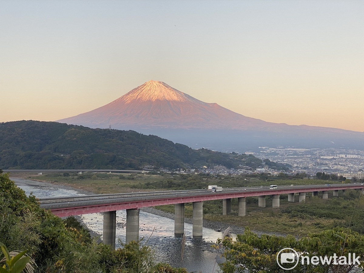 富士山創 130 年來最晚初雪紀錄。 圖：劉黎兒／攝
