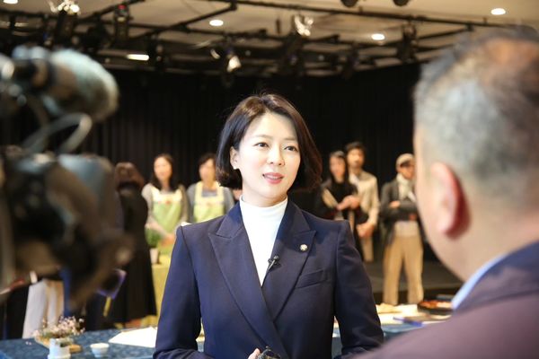 南韓執政國民力量黨的國會議員裴賢鎮。 圖：翻攝臉書
