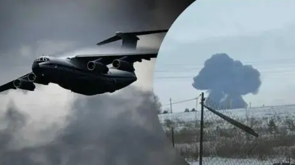 當地時間 24 日，俄軍一架伊爾-76 運輸機在俄羅​​斯別爾哥羅德州墜毀，俄方稱包括 65 名烏軍俘虜在內的機上 74 人全部遇難 圖 : 翻攝自紅星新聞