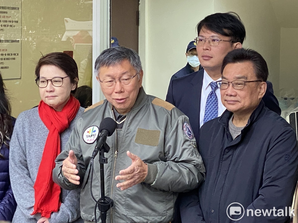 民眾黨主席柯文哲、民眾黨立委黃珊珊、林國成、黃國昌。 圖：周煊惠 / 攝（資料照）
