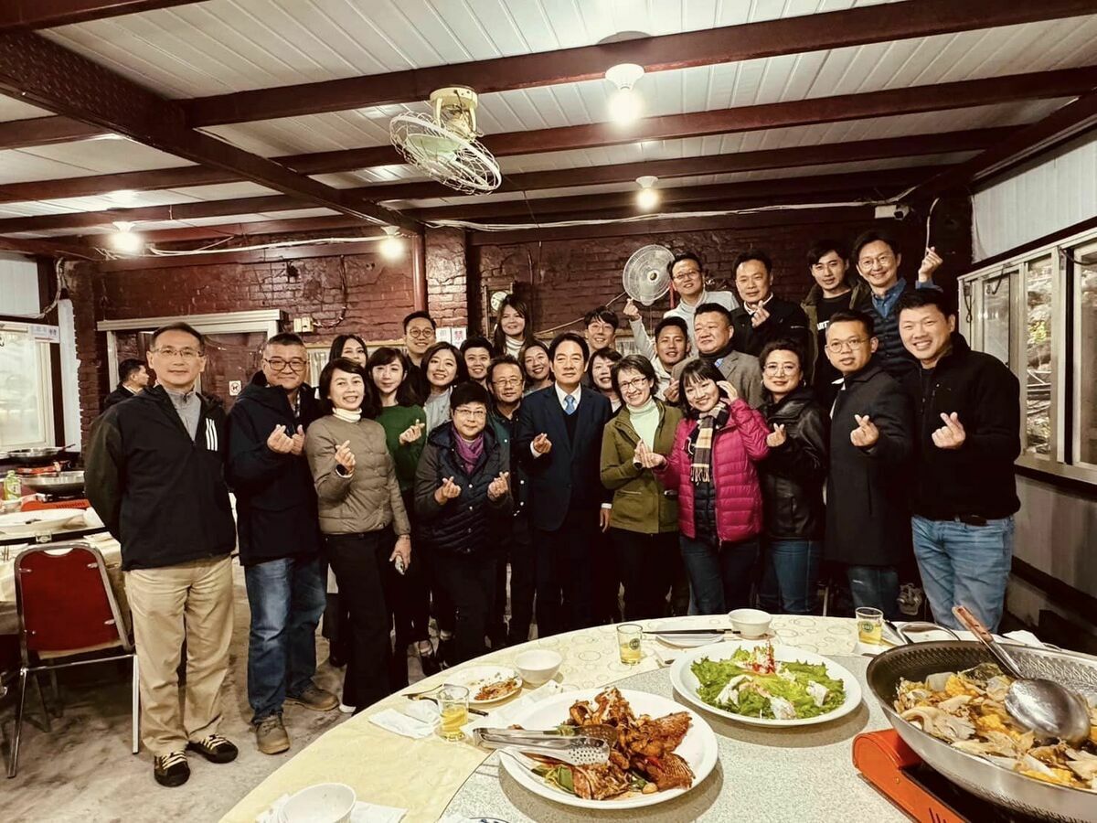 黃暐瀚表示，賴清德宴請落選者送溫暖，鼓勵別放棄，蔡壁如卻連尾牙都沒被通知，「政治的眉角，就差在這邊」。 圖：取自莊競程臉書