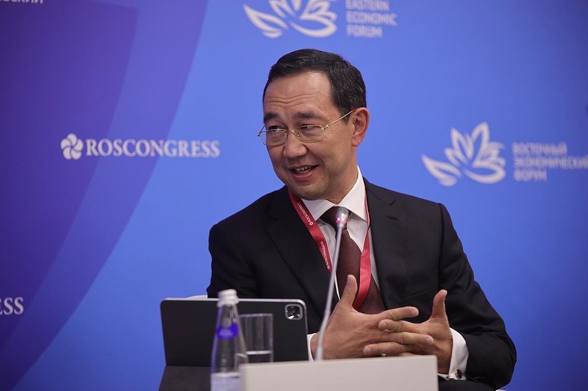 薩哈最高行政長官尼古拉耶夫（Aysen Nikolayev）誓言要調查這起謀殺案的主要嫌疑人，「是在什麼情況下獲得俄羅斯公民身份的」。 圖：取自臉書「Айсен Николаев」