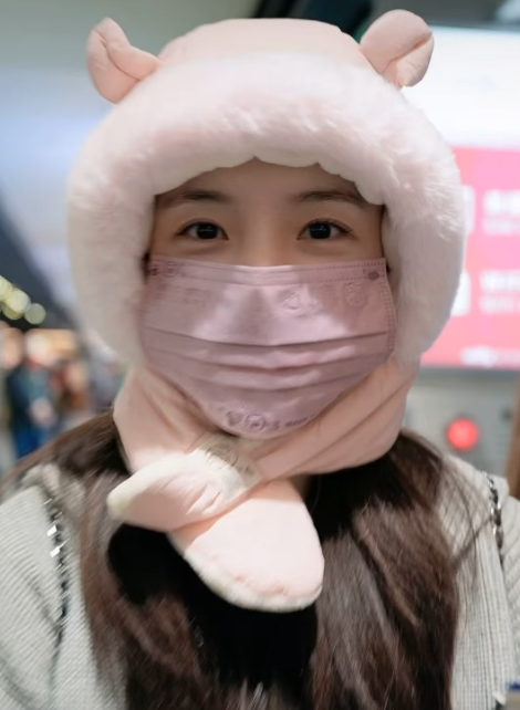 李多慧戴著豬造型的頭套，模樣十分可愛。 圖：翻攝自李多慧IG