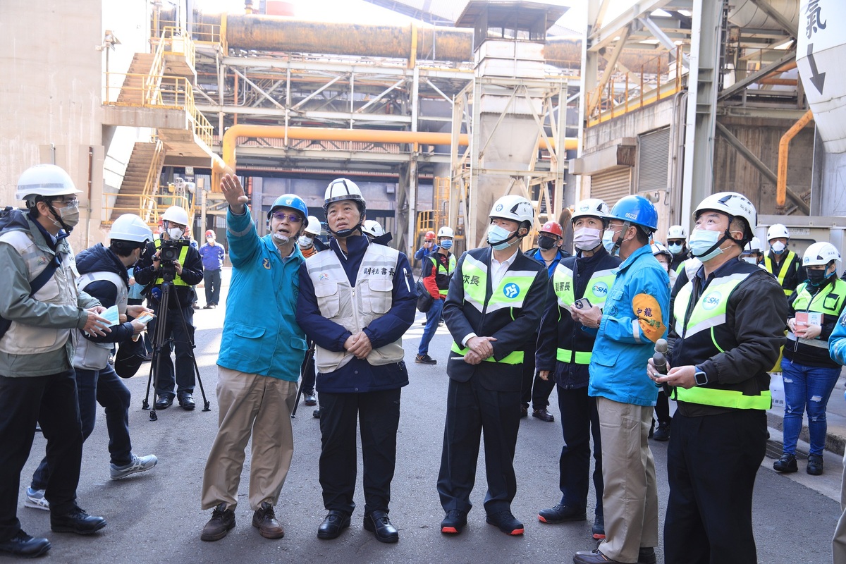 台中市政府與勞動部至中龍鋼鐵突擊稽查。 台中市政府/提供