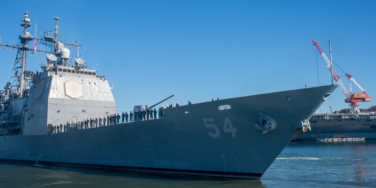 美國海軍「提康德羅加級」飛彈巡洋艦「安提坦號(CG-54)」26日離開日本橫須賀，結束11年前沿部署生涯。 圖：翻攝「X」@US7thFleet