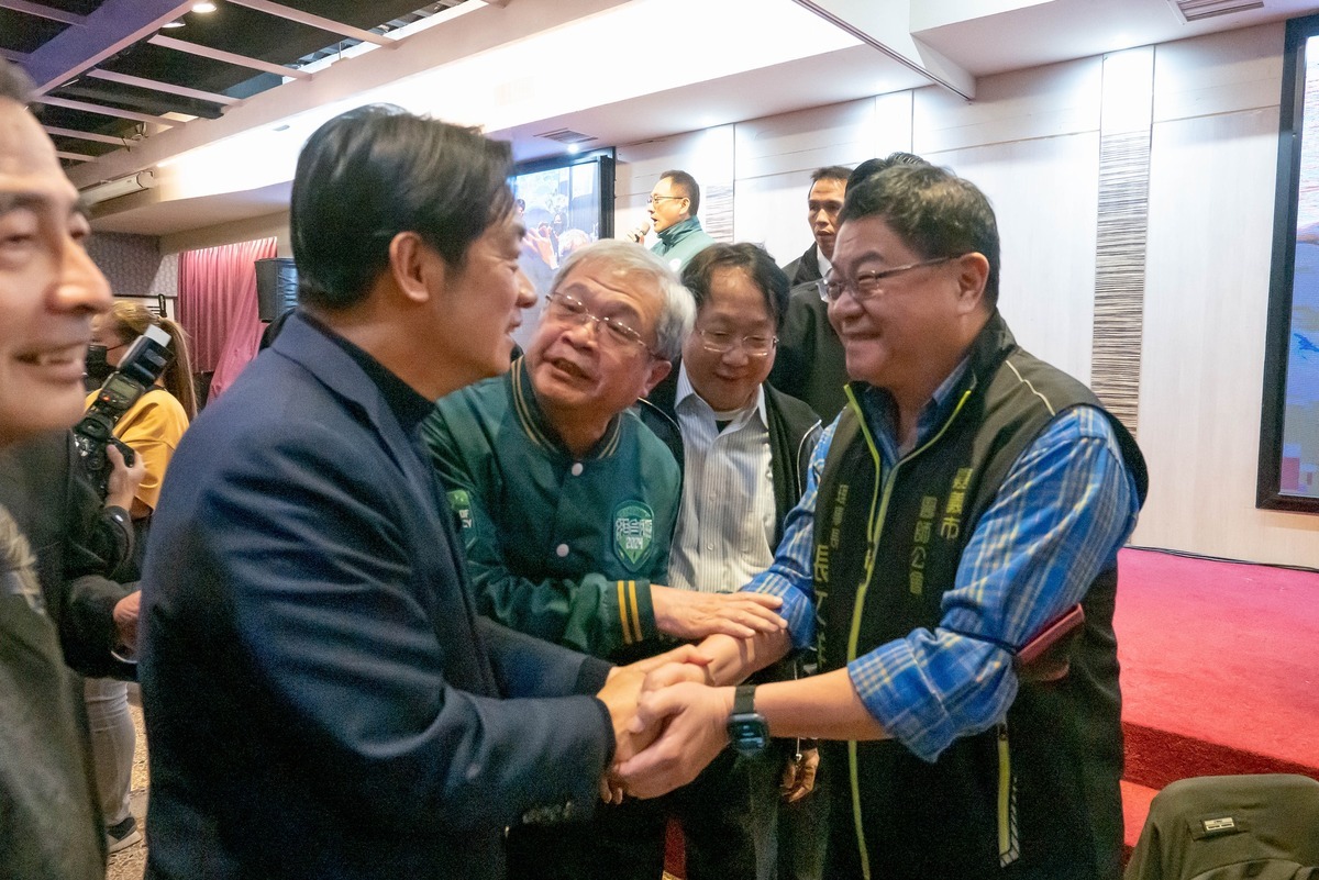 「感恩便當會」在一葉日本料理舉行，民進黨嘉市聯合競選總部主委莊國輝、總幹事江熙哲、後援會長黃俊森等幹部出席，嘉市信賴台灣之友會、小英之友會等團體數百位成員與會。 圖：取自王美惠臉書粉專