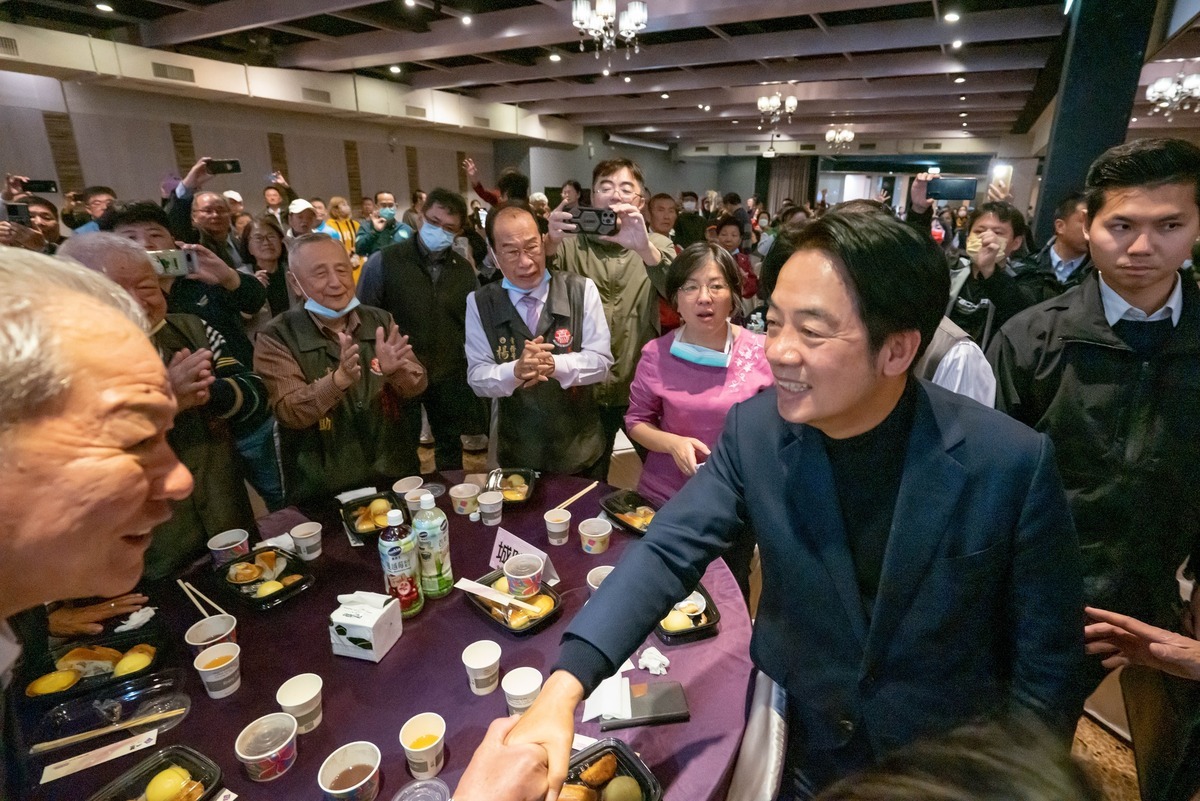 民進黨正副總統當選人賴清德、蕭美琴今（26）天中午出席嘉義市「感恩便當會」。 圖：取自王美惠臉書粉專