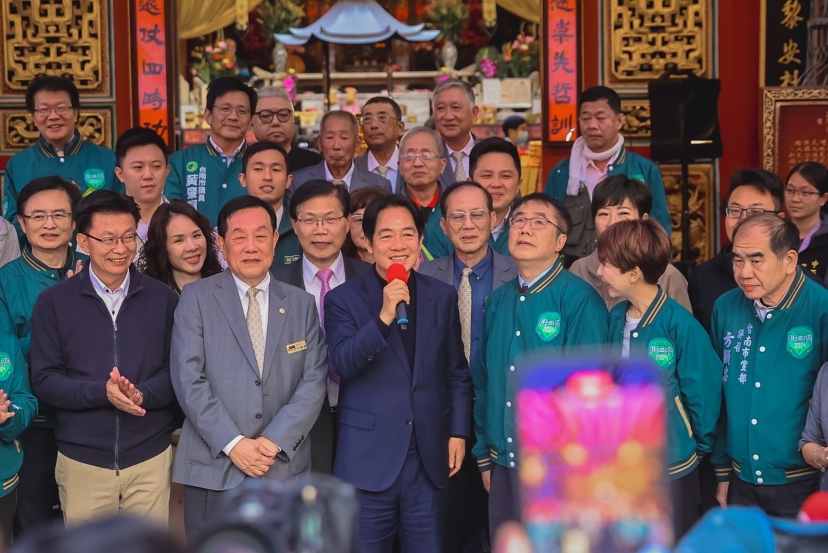 總統當選人賴清德26日下午前往台南台灣首廟天壇參香祈福，感謝民眾支持。 圖：民進黨提供