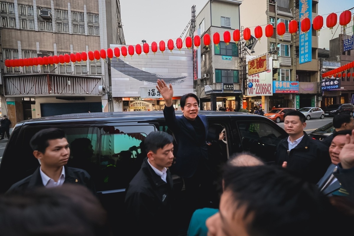 賴清德春節期間將全台走透透參香，並發放1元福袋。 圖：民進黨提供