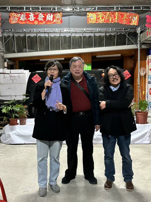 民眾黨區域立委候選人蔡壁如貼出參加OURs尾牙照片 圖：蔡壁如臉書