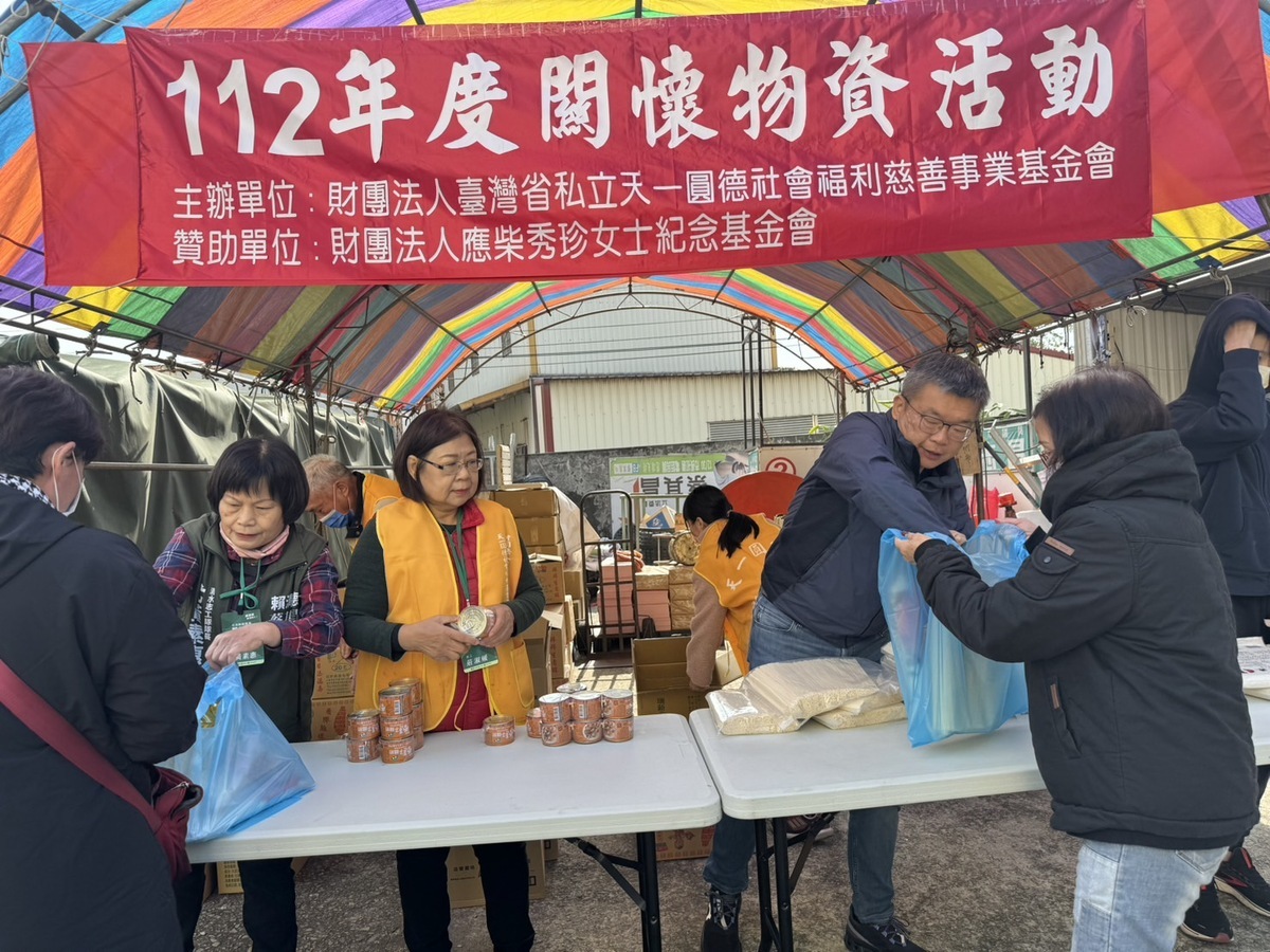 立法院副院長蔡其昌攜手天一圓德基金會及慈善團體共同募集愛心物資，舉辦寒冬送暖活動， 蔡其昌服務處/提供
