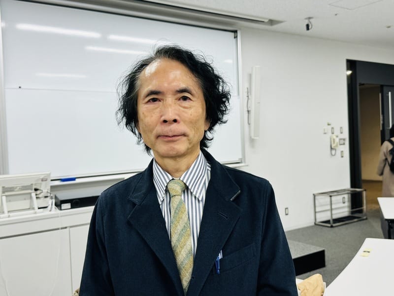 東京外國語大學名譽教授小笠原欣幸26日指出，民眾黨主席柯文哲代表的第3勢力卡位成功，但是否會形成3黨政治，仍有待觀察。 圖：中央社