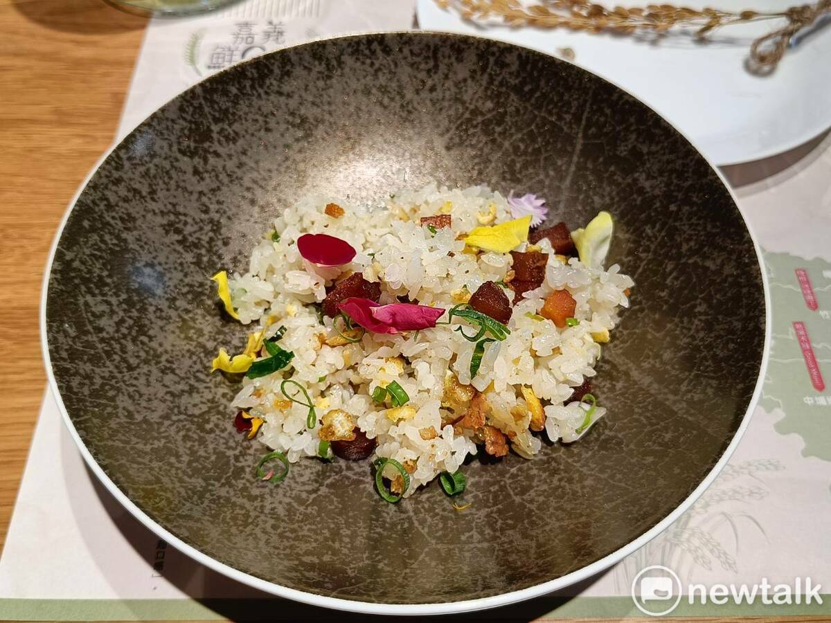 具有上海風味的「烏魚子炒飯」。 唐復年/攝