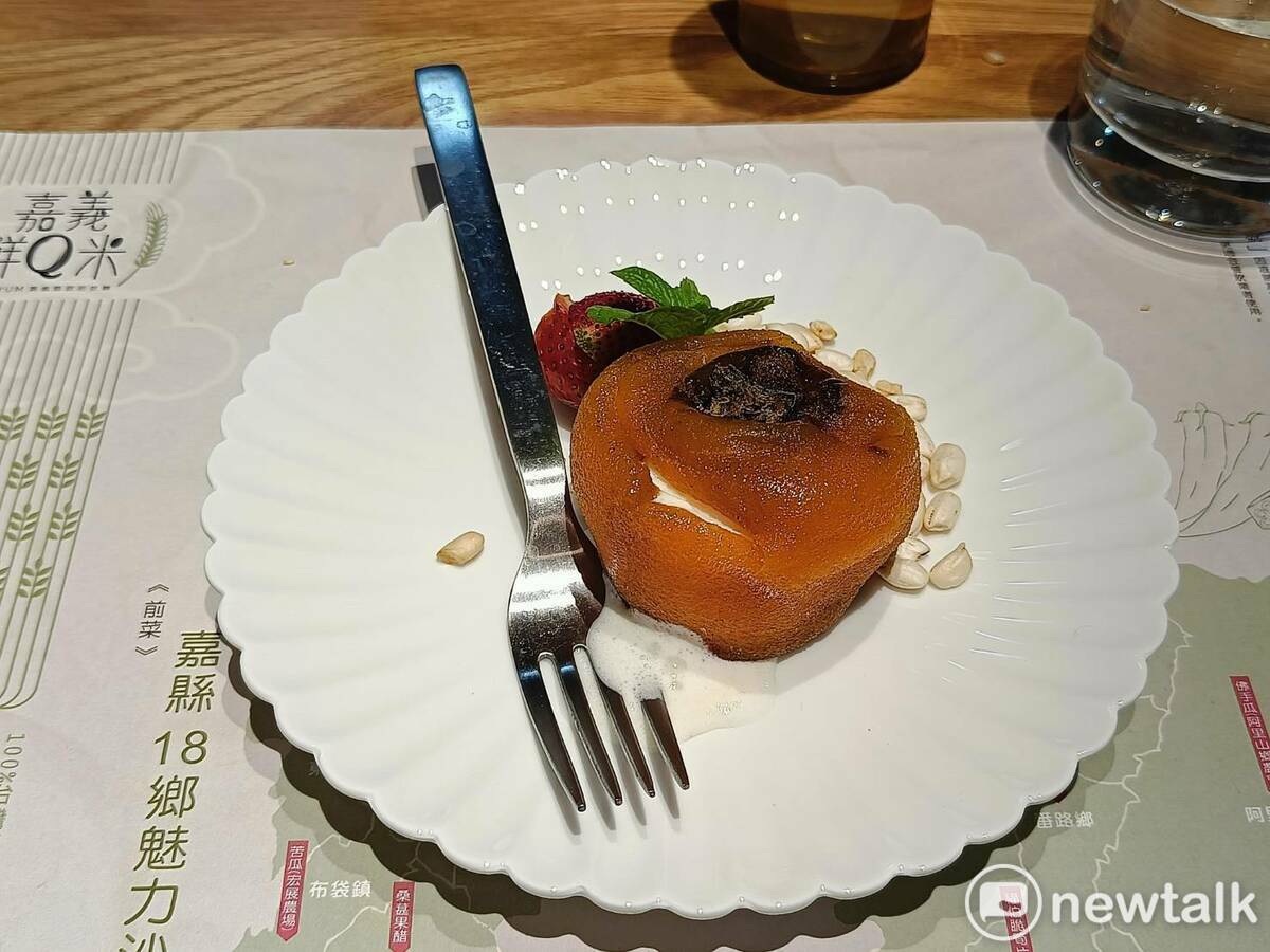 餐後甜點番路鄉的柿子冰淇淋。 唐復年/攝