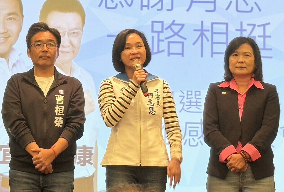 柯志恩(中)誓言2026年讓高雄看見藍天。 圖：國民黨高雄市黨部/提供