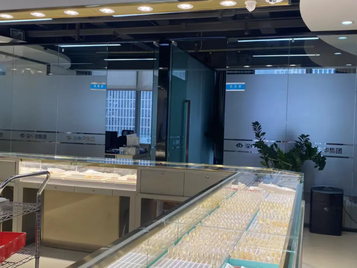 黃金珠寶銷售櫃檯及週側辦公室。 圖 : 翻攝自騰訊網
