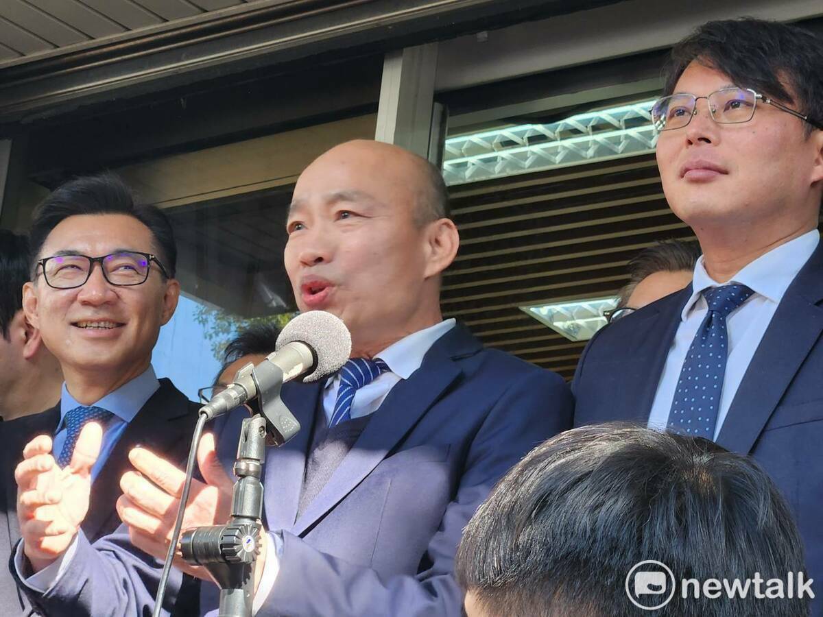 國民黨立委當選人韓國瑜、江啟臣，赴民眾黨團與黃國昌等人民眾黨立委溝通後，共同出面受訪。 圖：黃建豪/攝