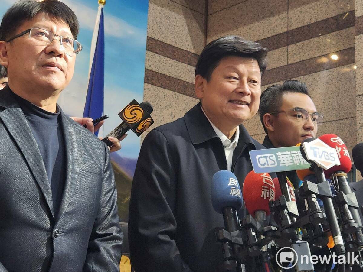 國民黨團新一屆黨團三長，總召傅崐萁（圖中）、書記長洪孟楷（圖右）、首席副書記長（林思銘）。 圖：黃建豪/攝