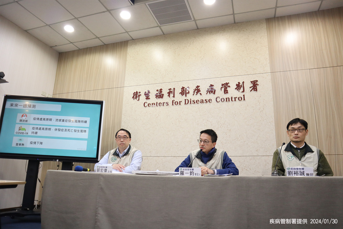 疾管署指出，目前流感疫情處高原期，上週21日至27日門急診類流感就診人次為114754人次。 圖：疾病管制署／提供
