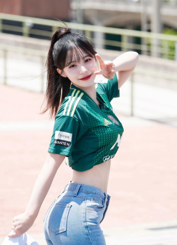 近日爆出樂天女孩私接商演一事，知情人士指出，出事的活動就是香港的「熱爆女神啦啦Show」。 圖：翻攝自IG＠le_dahye