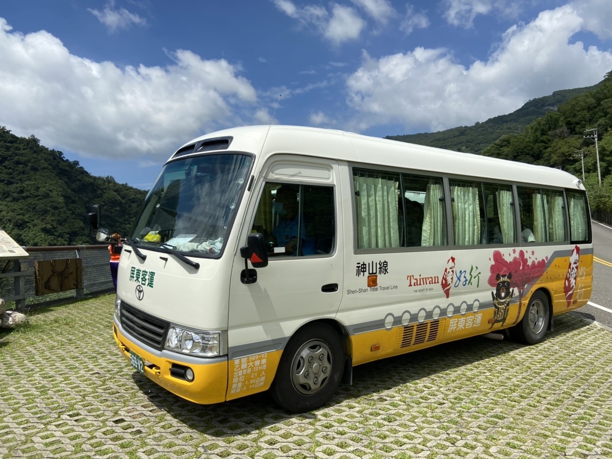 許多民眾正在計畫出遊，交通部觀光署今(31)日表示，為針對重點道路進行規劃，以加強交通疏導，開行73條「台灣好行」景點接駁公車、及「台灣觀巴」套裝行程，提供給國人更多旅遊選擇。 圖：茂林國家風景區管理處／提供