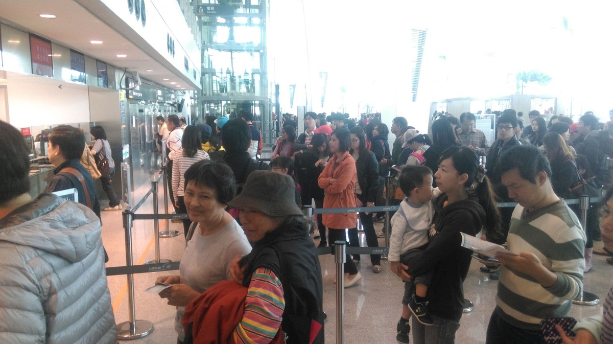 台灣高鐵公司今(31)日統計，今年春節疏運尖峰在2月11日至14日，截至昨日總訂位數佔對號座可售座位數已達73.7%，為避免影響春節返鄉或出遊，請避開熱銷車次。(示意圖) 圖：彰化縣政府／提供